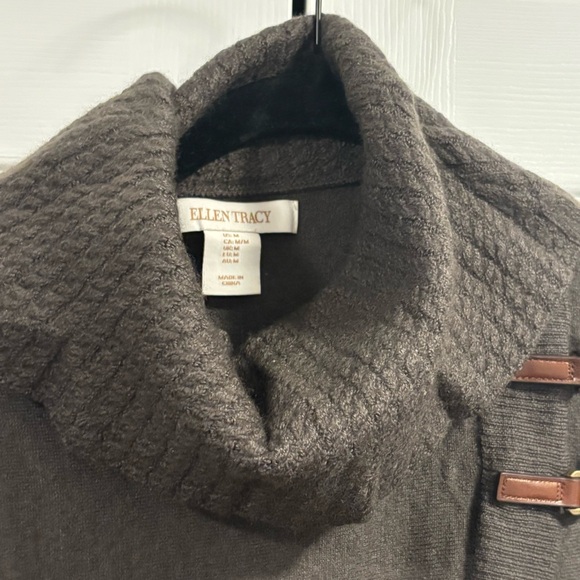 Elegant Ellen Tracy Deep Green Wool Ribbed Cowl Neck Sweater with Buckle Details - Picture 4 of 9